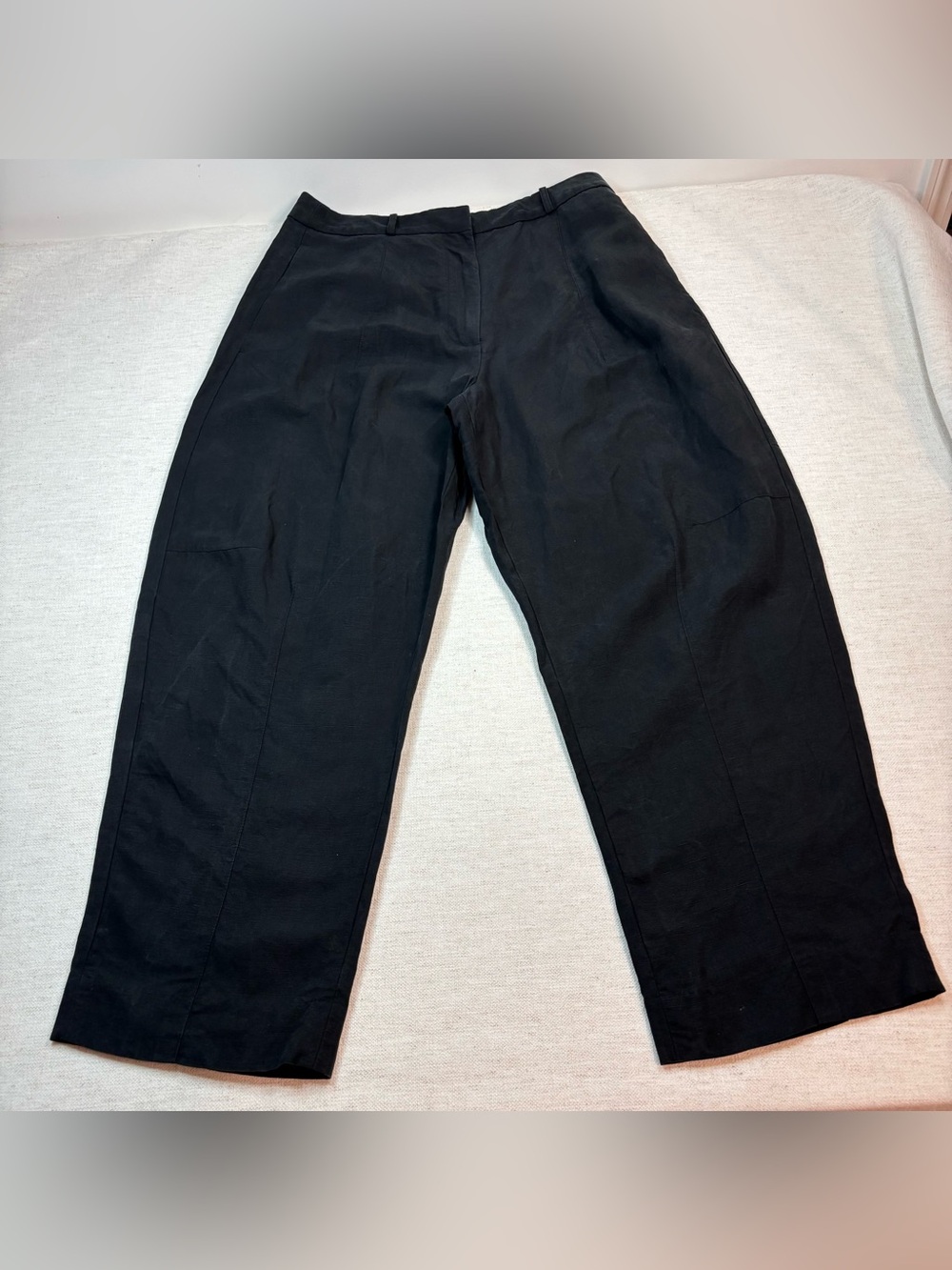 Banana Republic women’s 12 high rise barrel leg linen blend pants in black